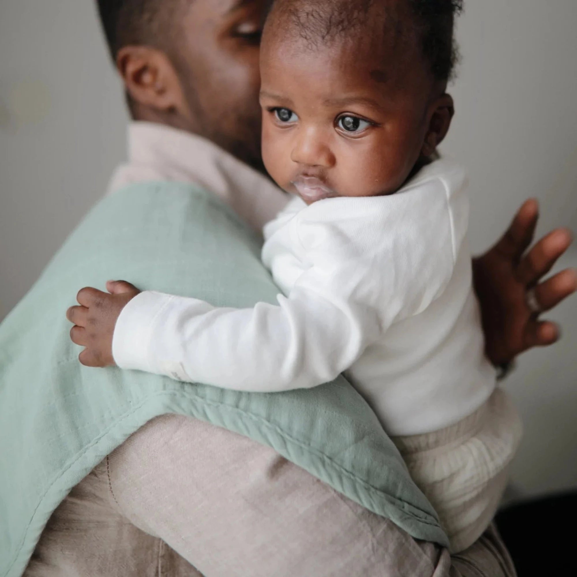 Bavoir MUSHIE - Vert romain/brouillard