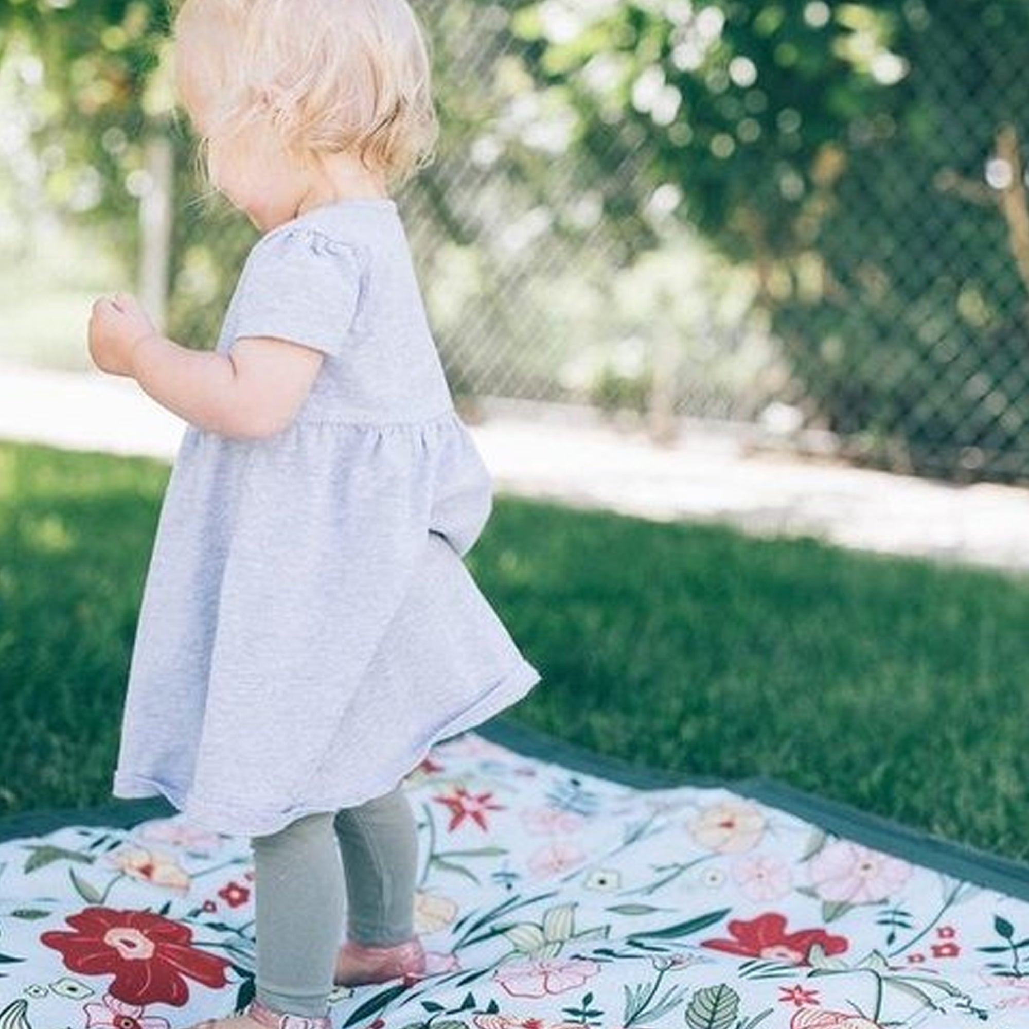 LITTLE UNICORN 5x5 Outdoor Blanket - Primrose Patch