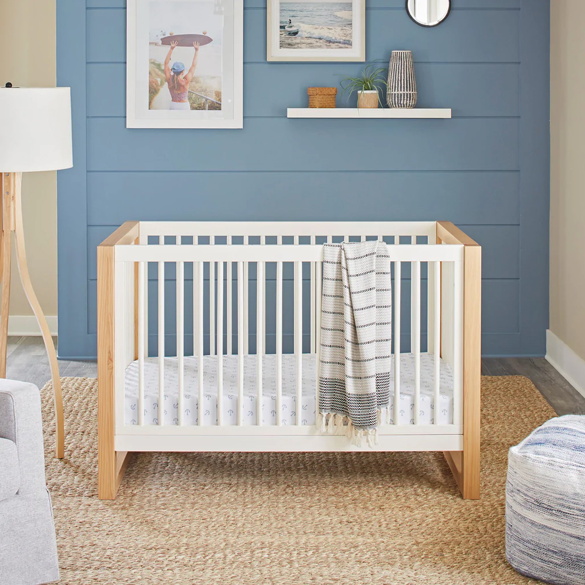 Lit bébé convertible 3 en 1 NAMESAKE Nantucket avec kit de conversion pour lit d'enfant