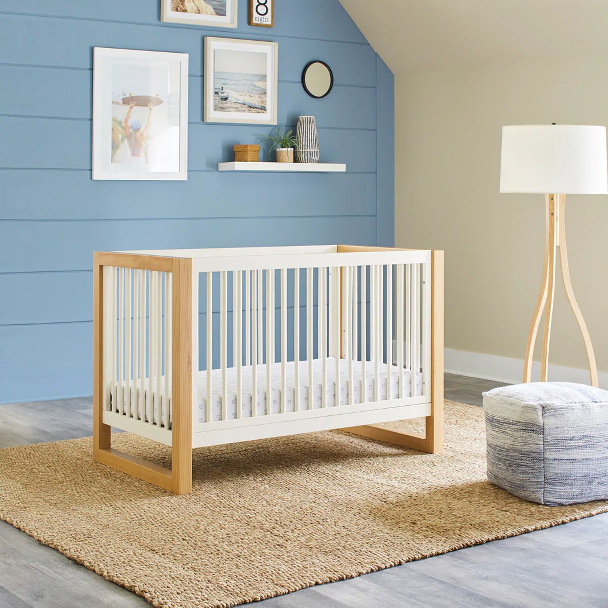 Lit bébé convertible 3 en 1 NAMESAKE Nantucket avec kit de conversion pour lit d'enfant