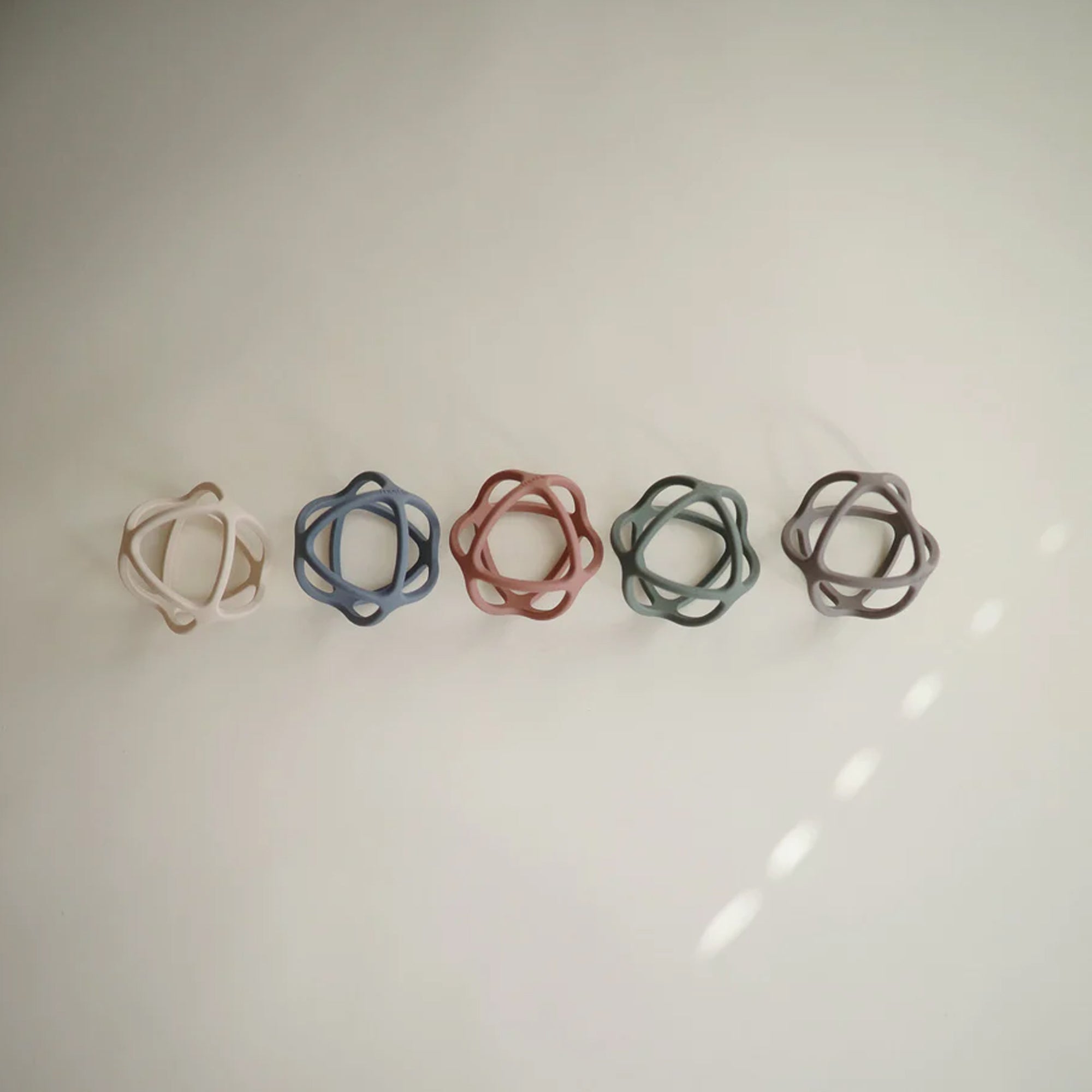 MUSHIE Ball Teether - Dove Grey