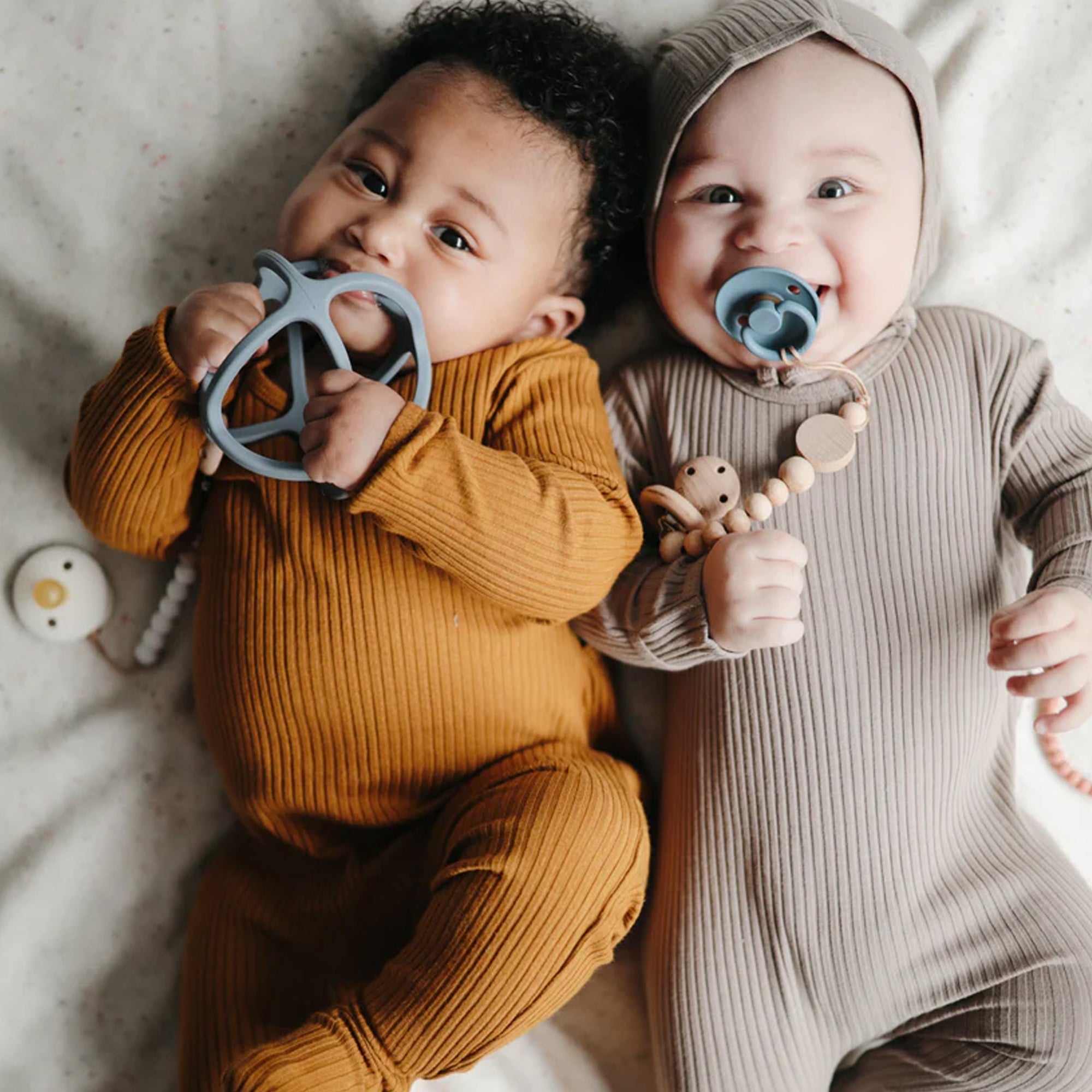 MUSHIE Ball Teether - Dove Grey