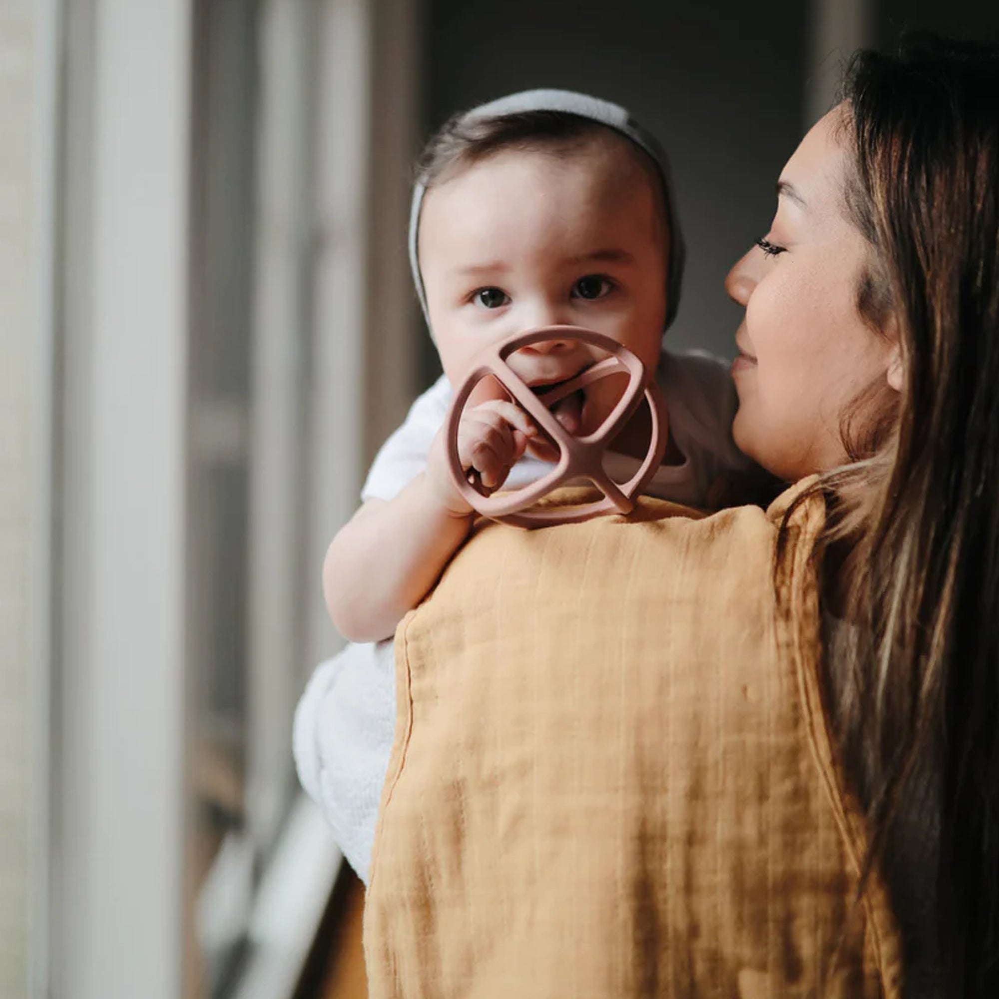 MUSHIE Ball Teether - Woodchuck