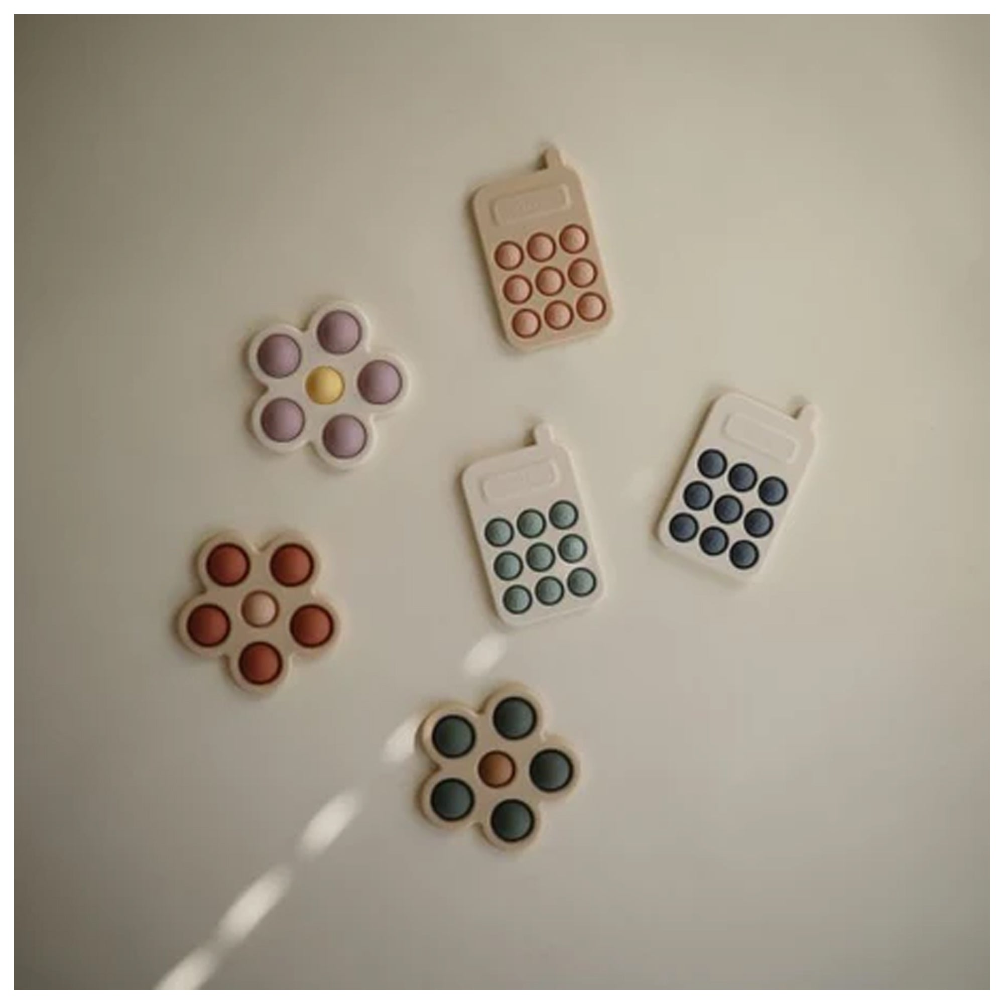 MUSHIE Flower Press Toy - Dried Thyme/Natural/Shifting Sand