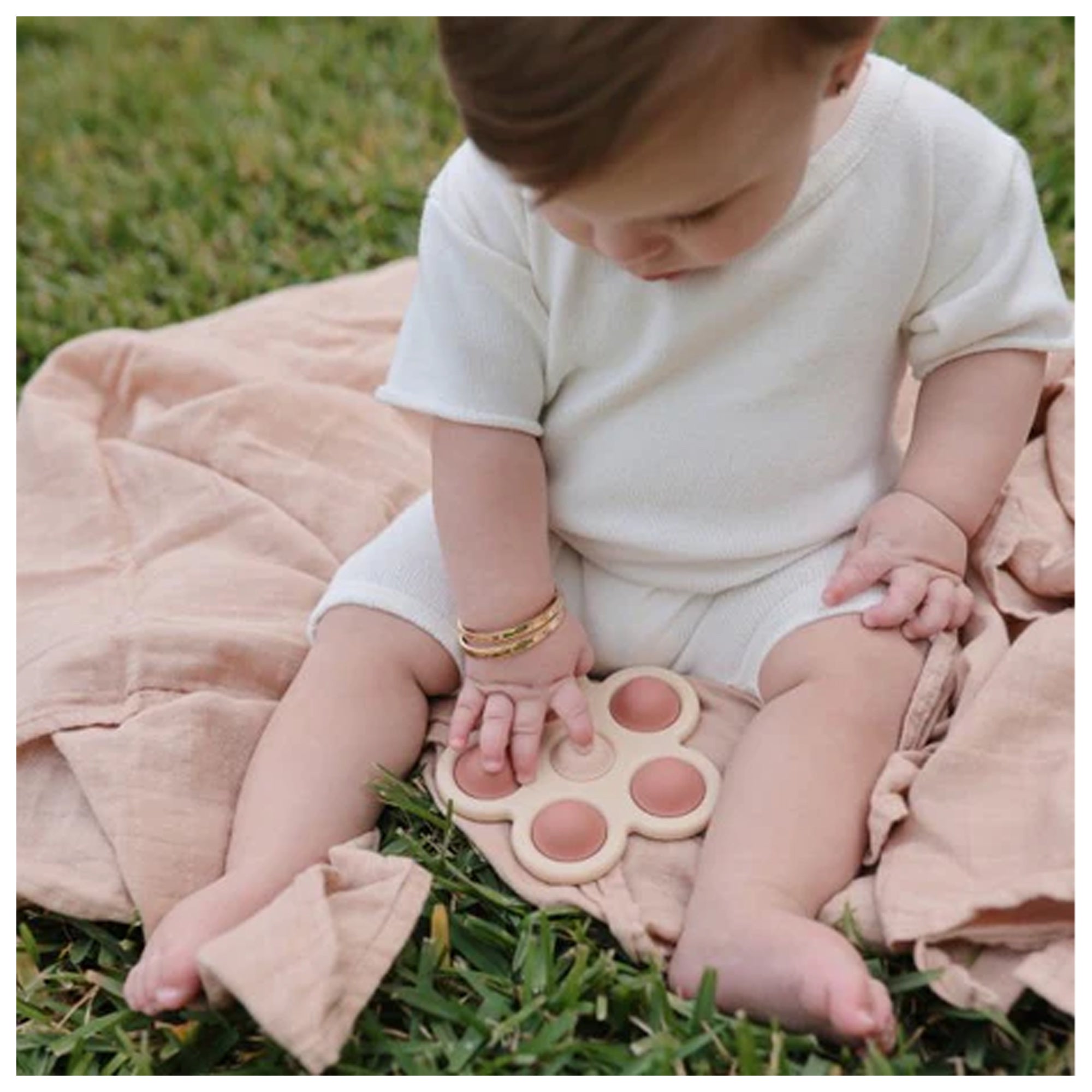 MUSHIE Flower Press Toy - Rose/Blush/Shifting Sand