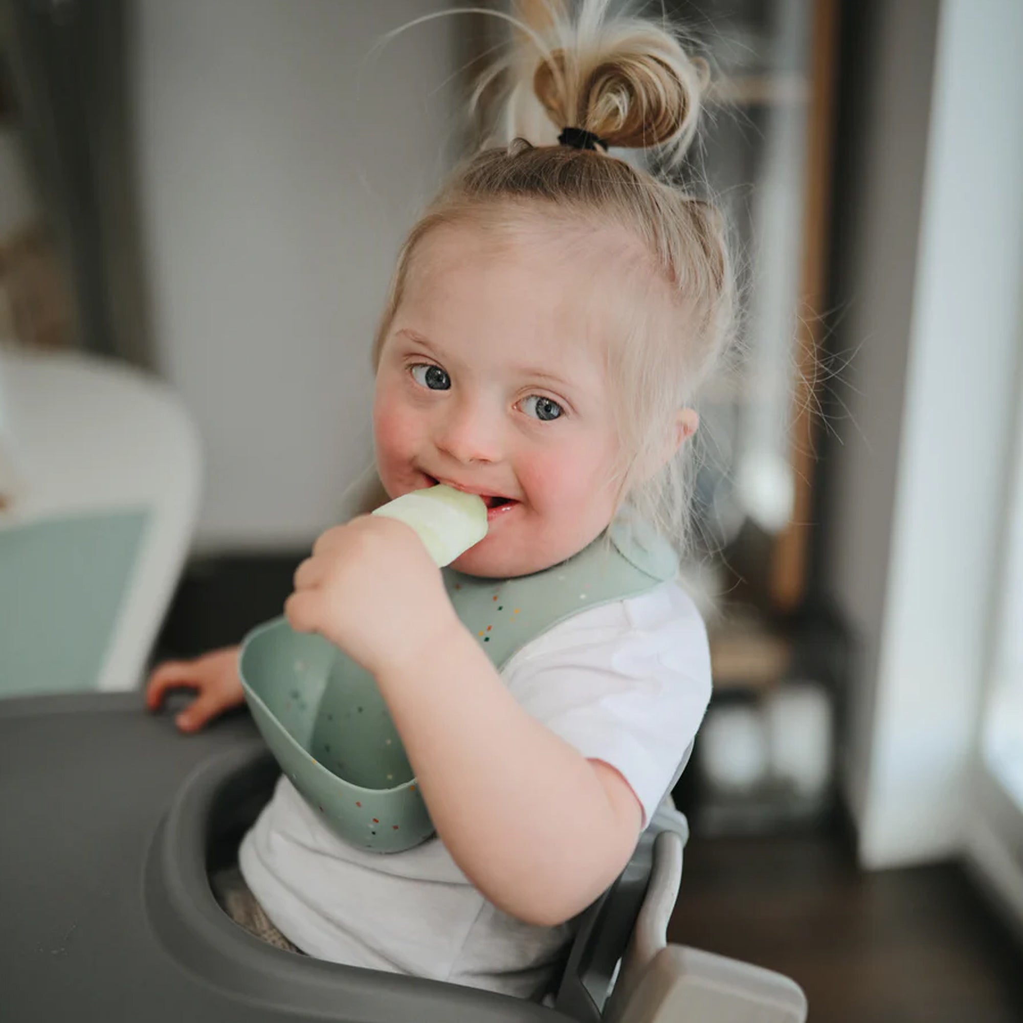 MUSHIE Silicone Baby Bib - Cambridge Blue