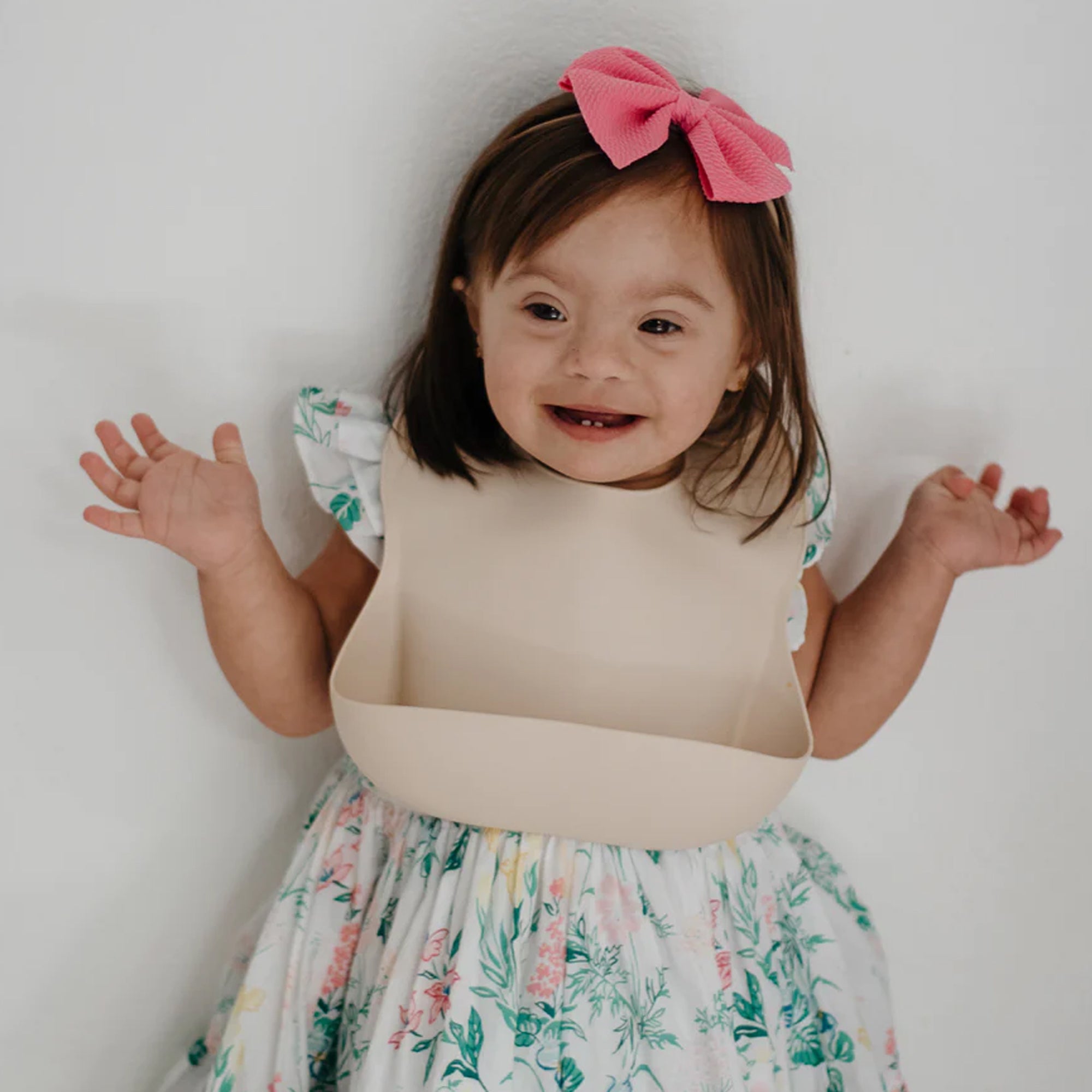 MUSHIE Silicone Baby Bib - Blush