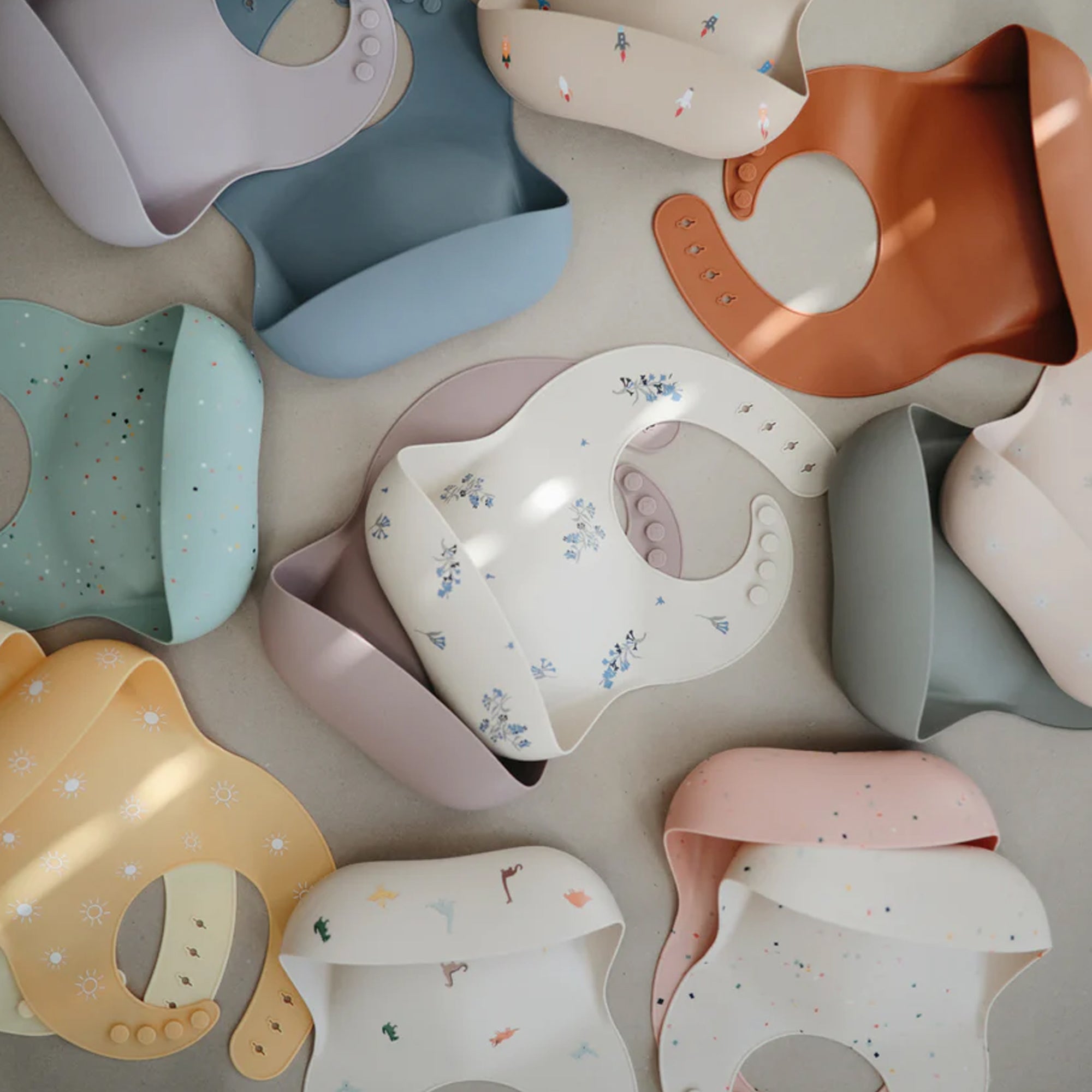 MUSHIE Silicone Baby Bib - Blush