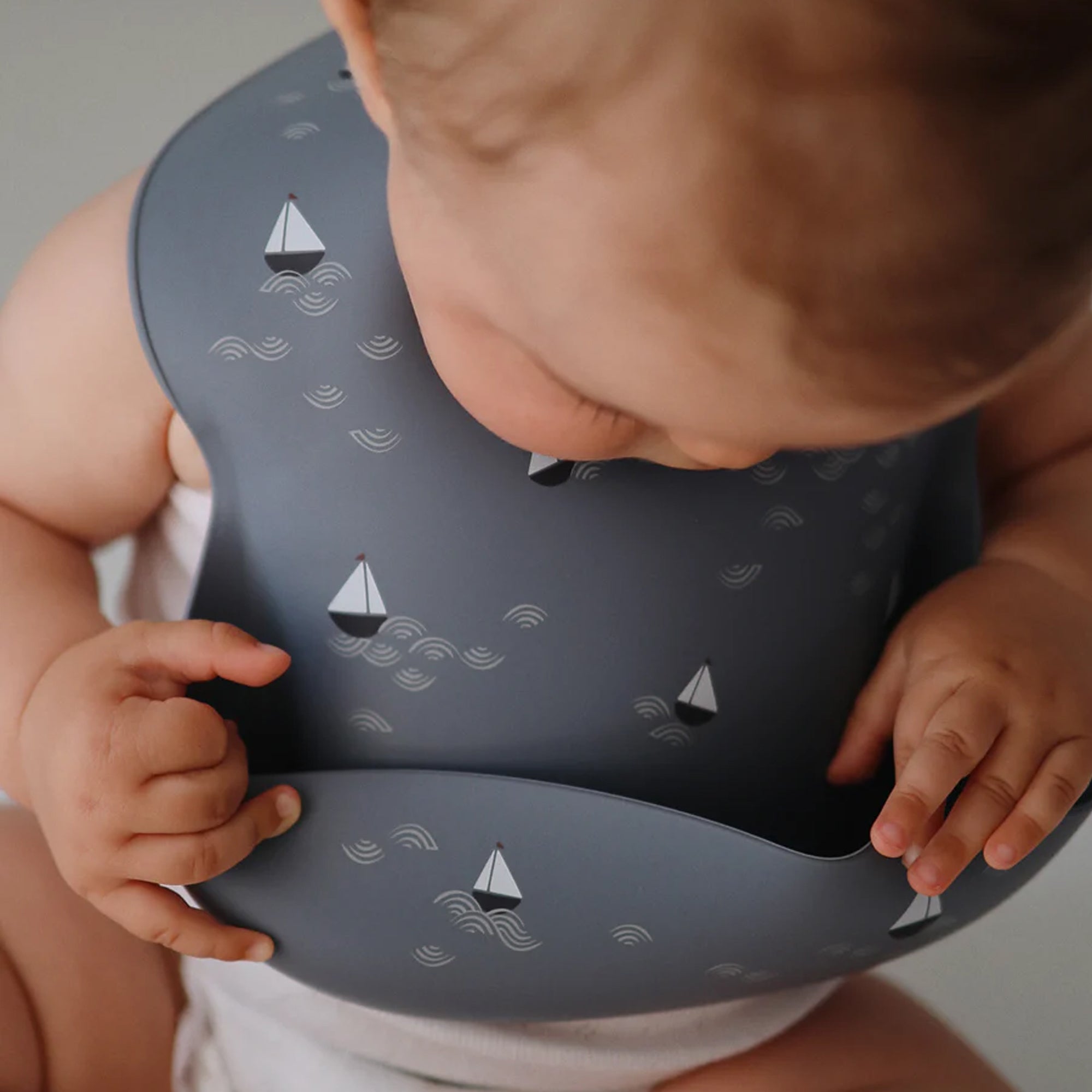MUSHIE Silicone Baby Bib - Boats