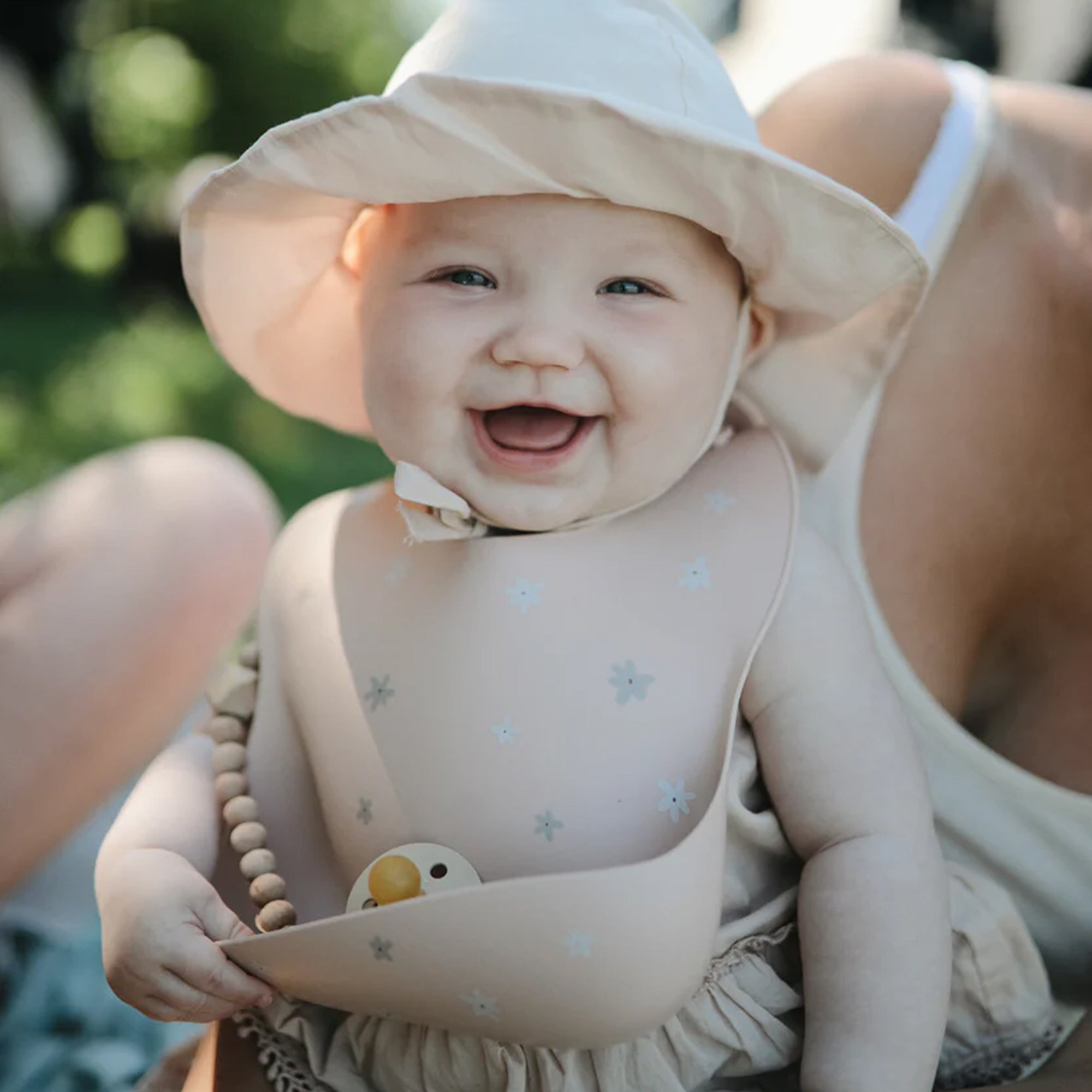 MUSHIE Silicone Baby Bib - Daisy