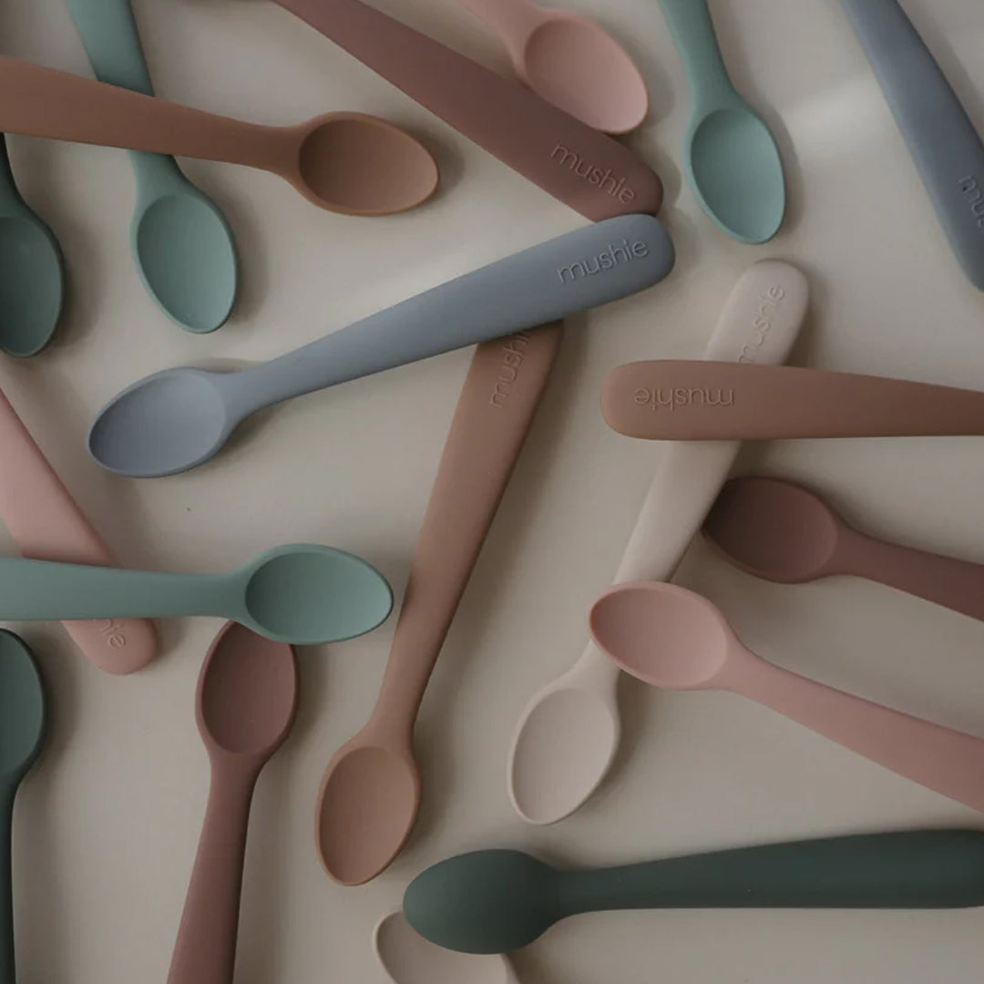 MUSHIE Silicone Feeding Spoons (2-Pack) - Stone/Cloudy Mauve