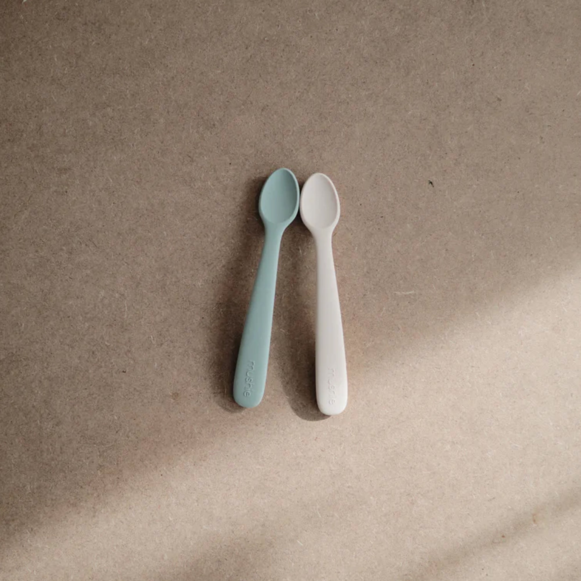 MUSHIE Silicone Feeding Spoons (2-Pack) - Cambridge Blue/Shifting Sand