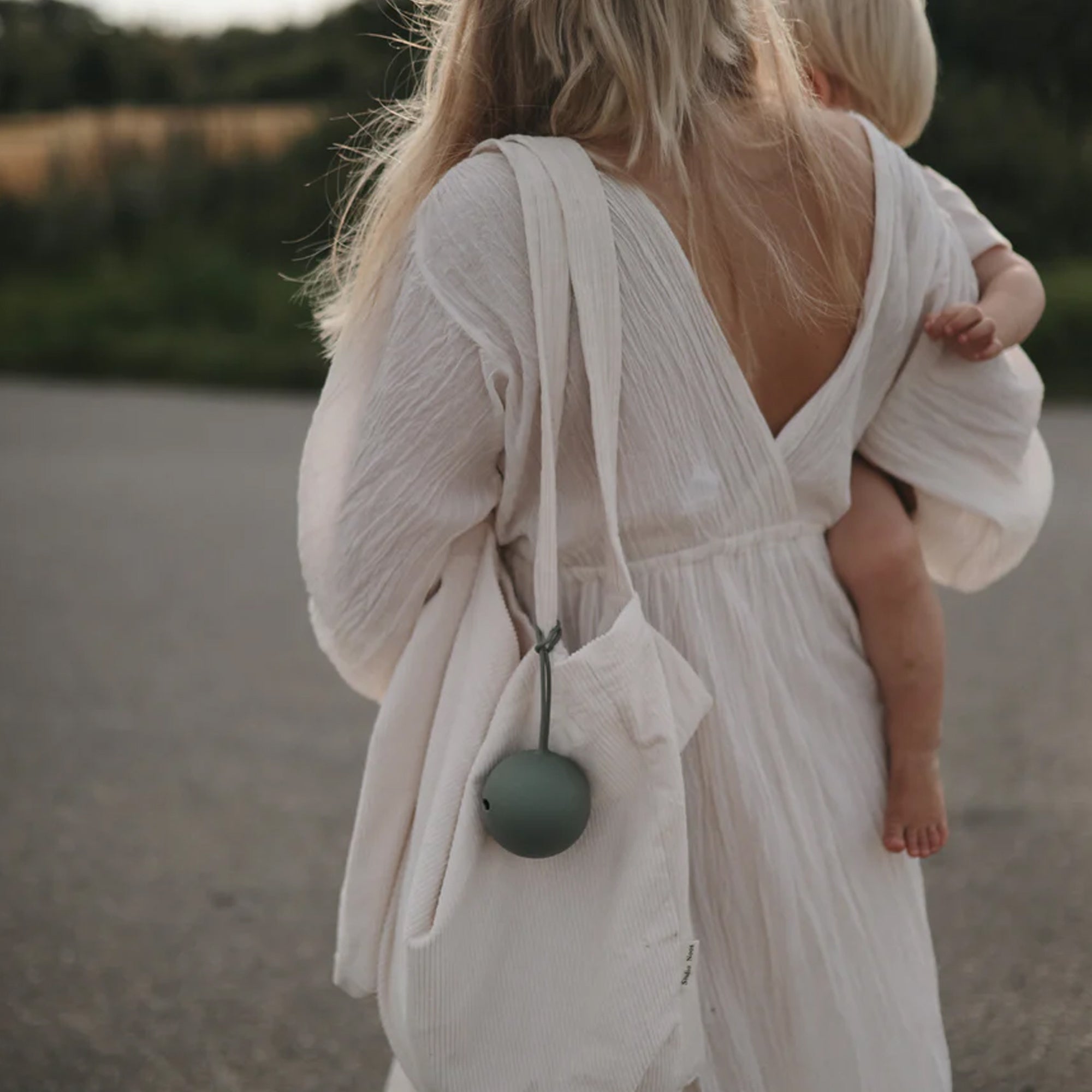 Étui porte-tétine en silicone MUSHIE - Thym séché 