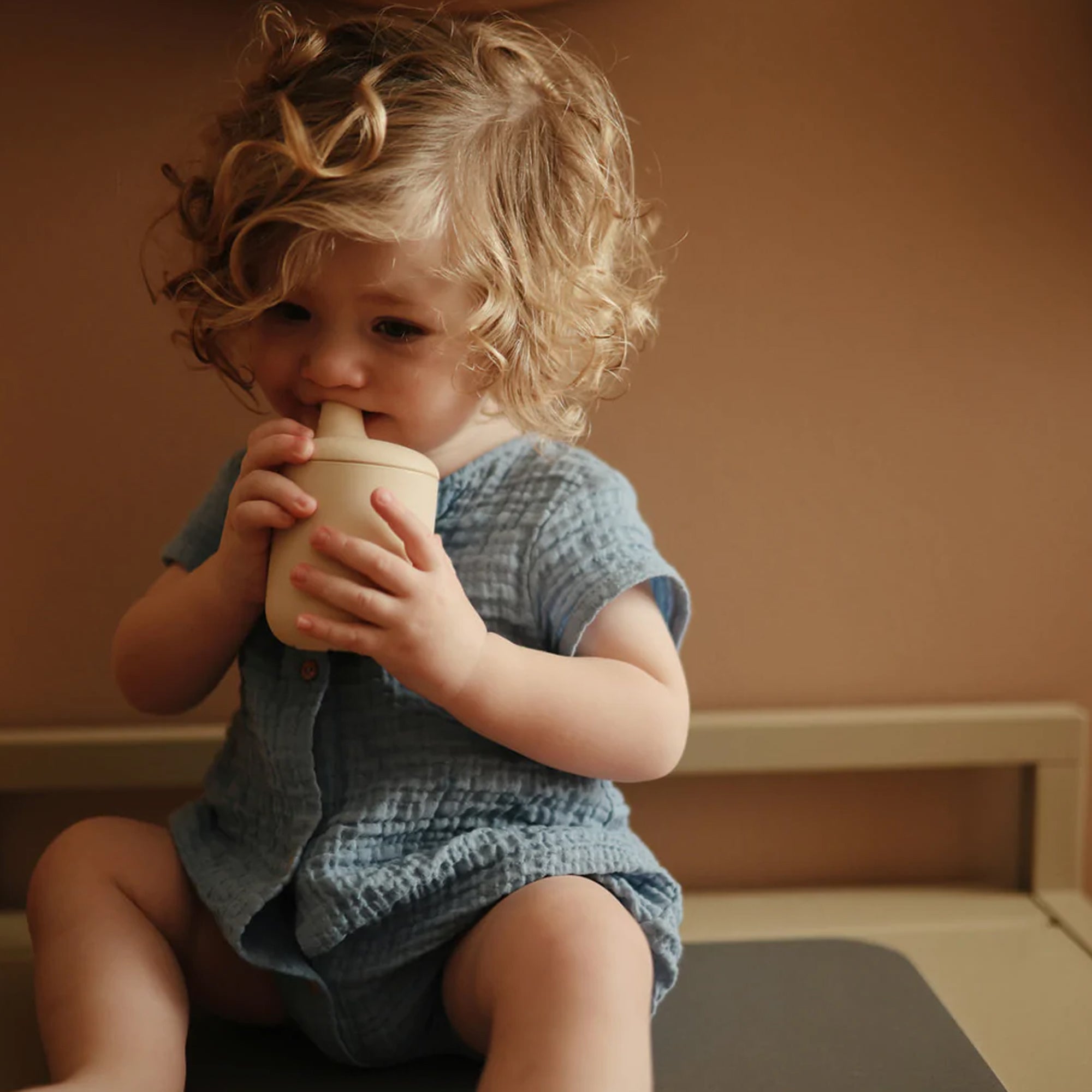 MUSHIE Silicone Sippy Cup - Sand