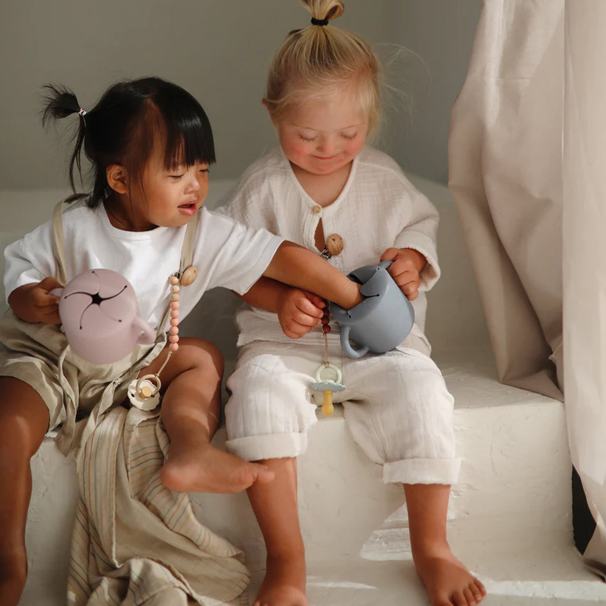 MUSHIE Silicone Snack Cup - Tradewinds