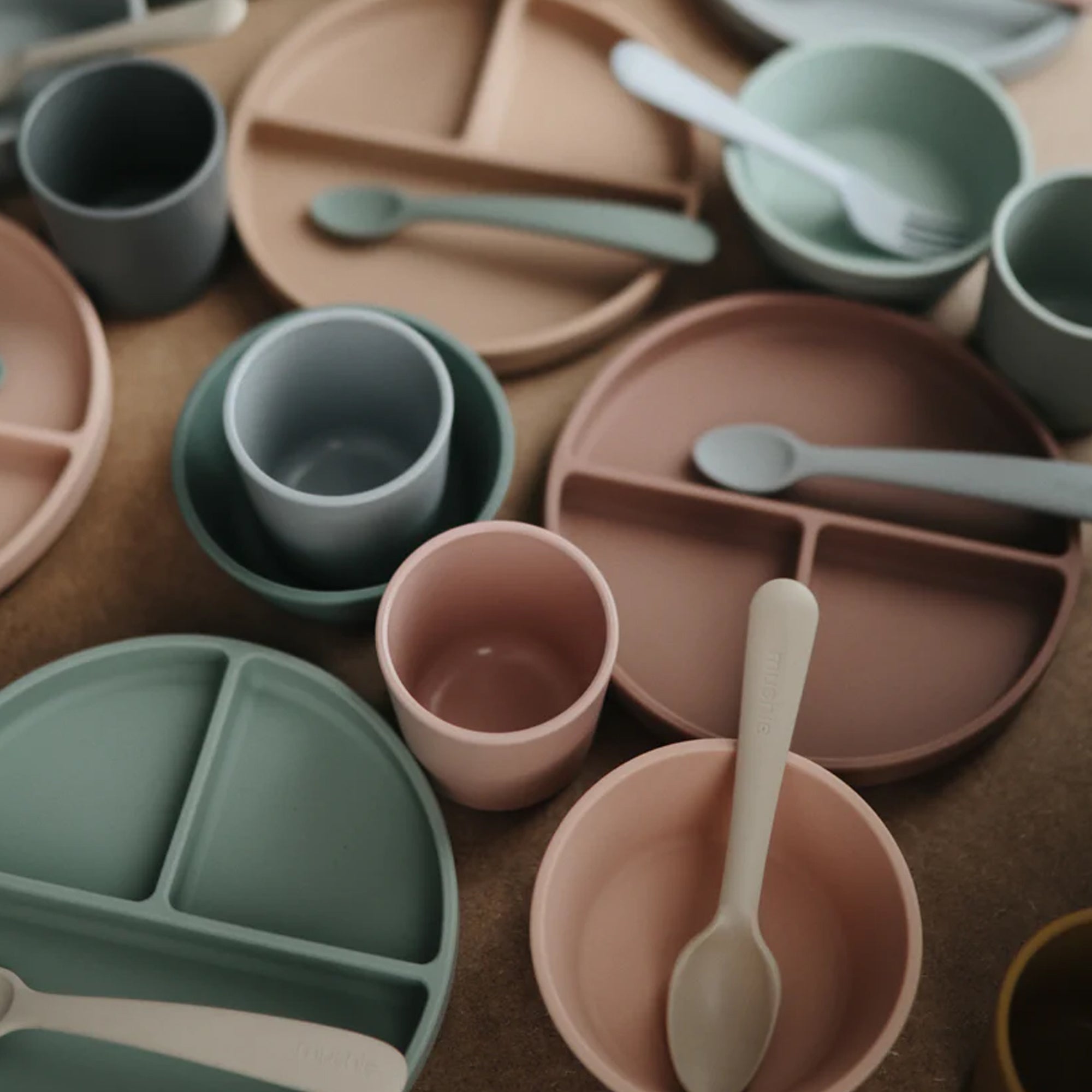 MUSHIE Silicone Suction Bowl - Cambridge Blue