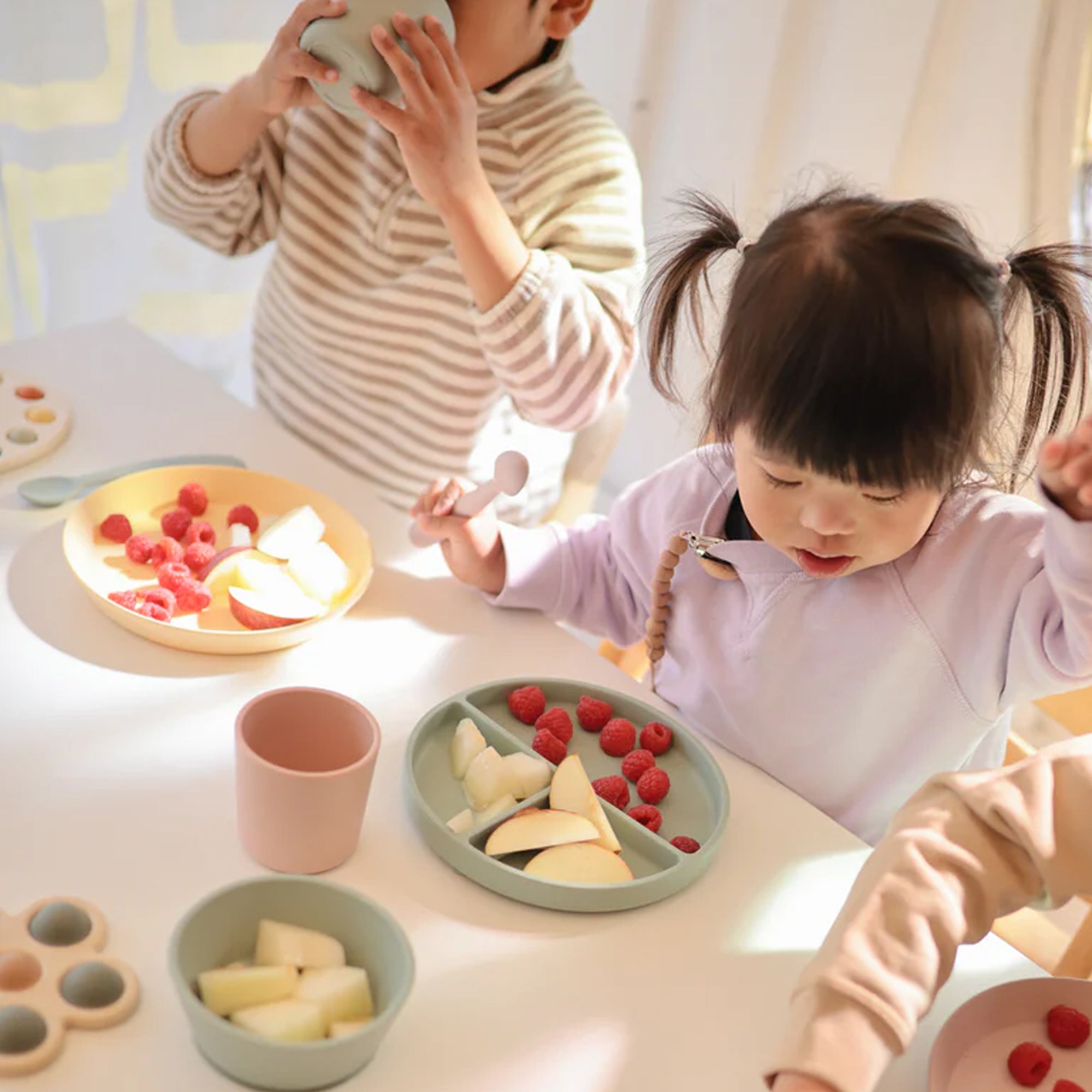 MUSHIE Silicone Suction Plate - Cambridge Blue