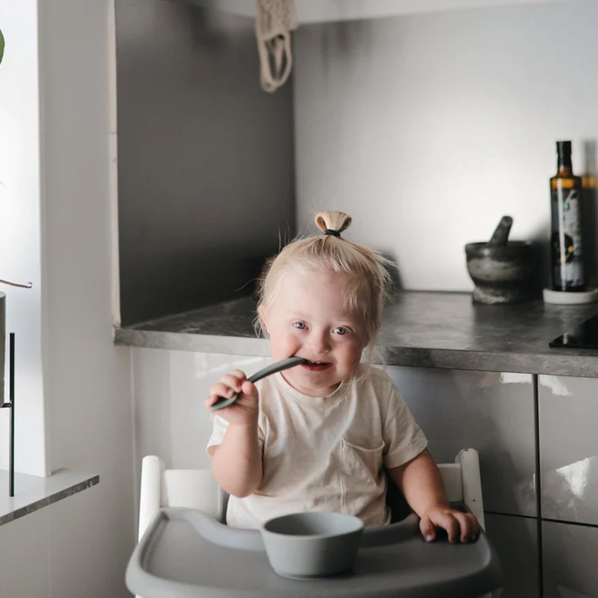 MUSHIE Silicone Suction Bowl - Cambridge Blue