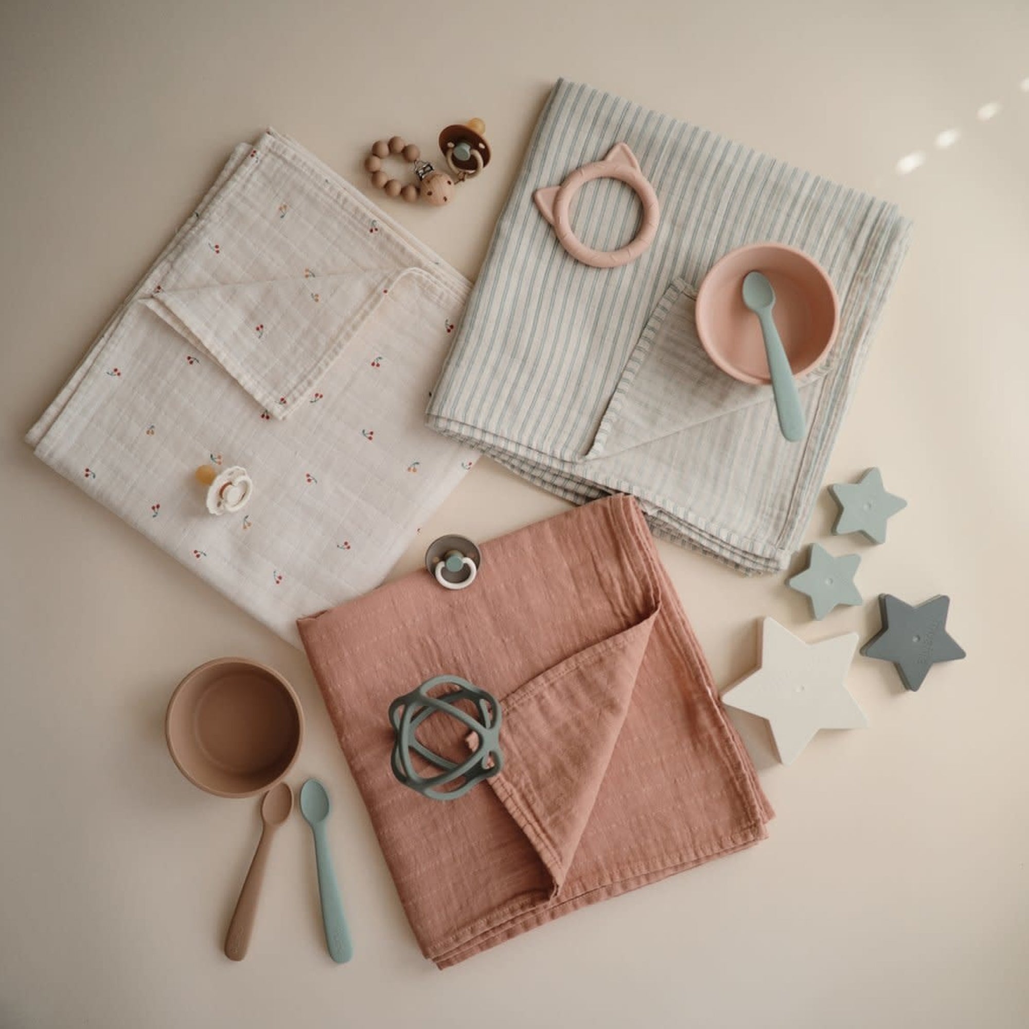 MUSHIE Muslin Swaddle Blanket Organic Cotton - Cherries