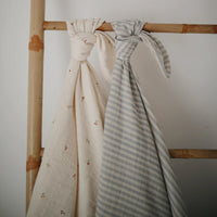 Thumbnail for MUSHIES Couverture d'emmaillotage en mousseline de coton biologique - Sauge Stripes