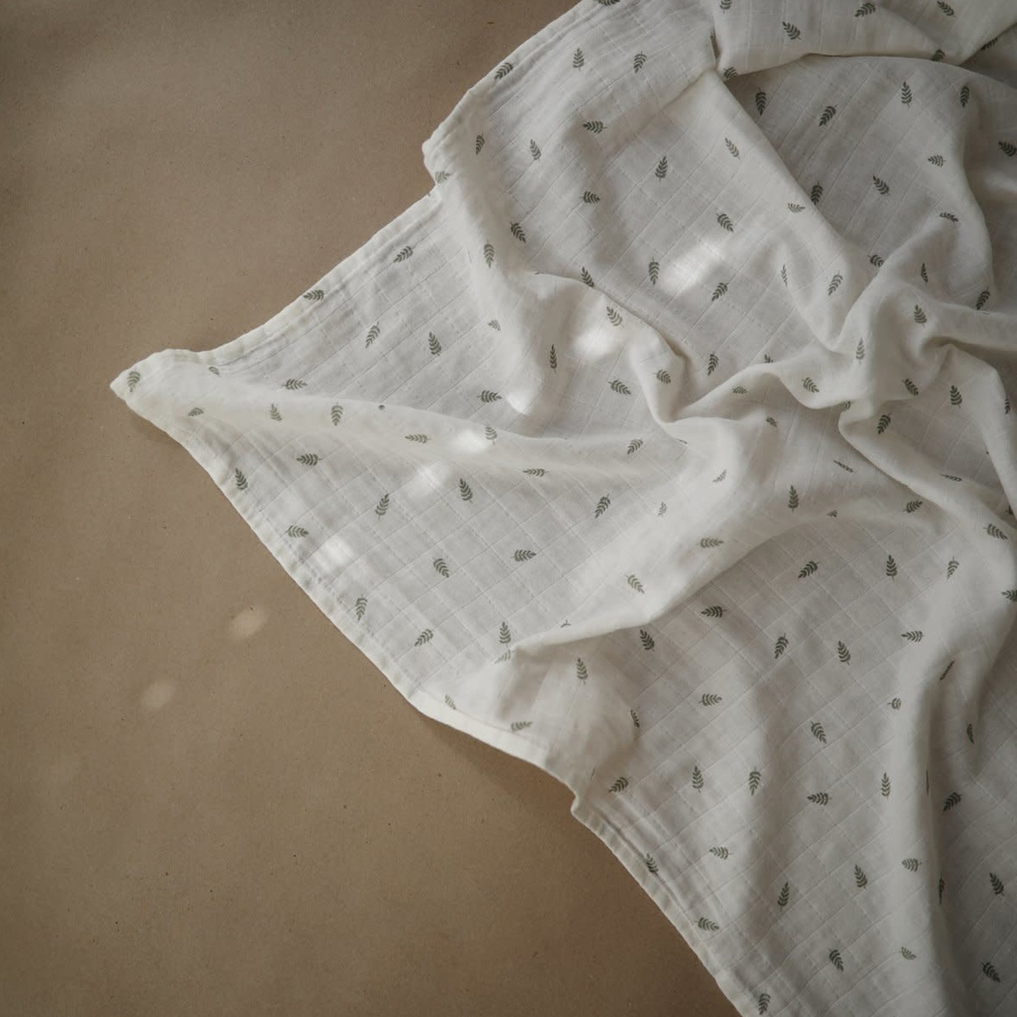 MUSHIE Muslin Swaddle Blanket Organic Cotton - Leaves