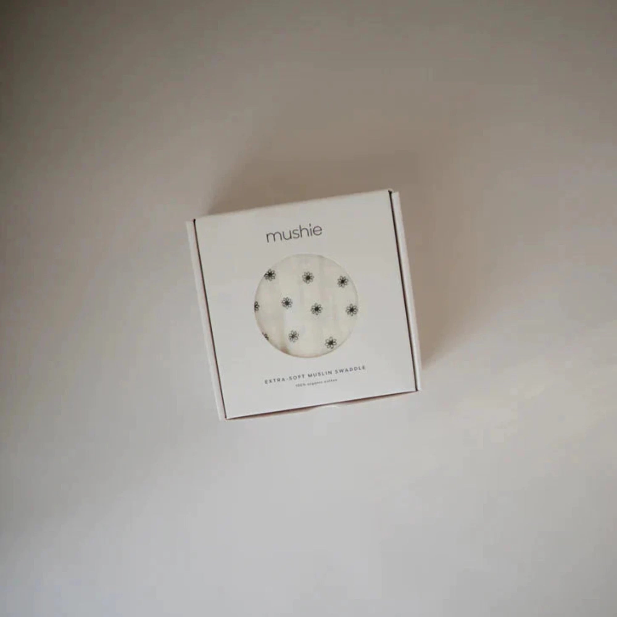 MUSHIE Muslin Swaddle Blanket Organic Cotton - Black Daisy