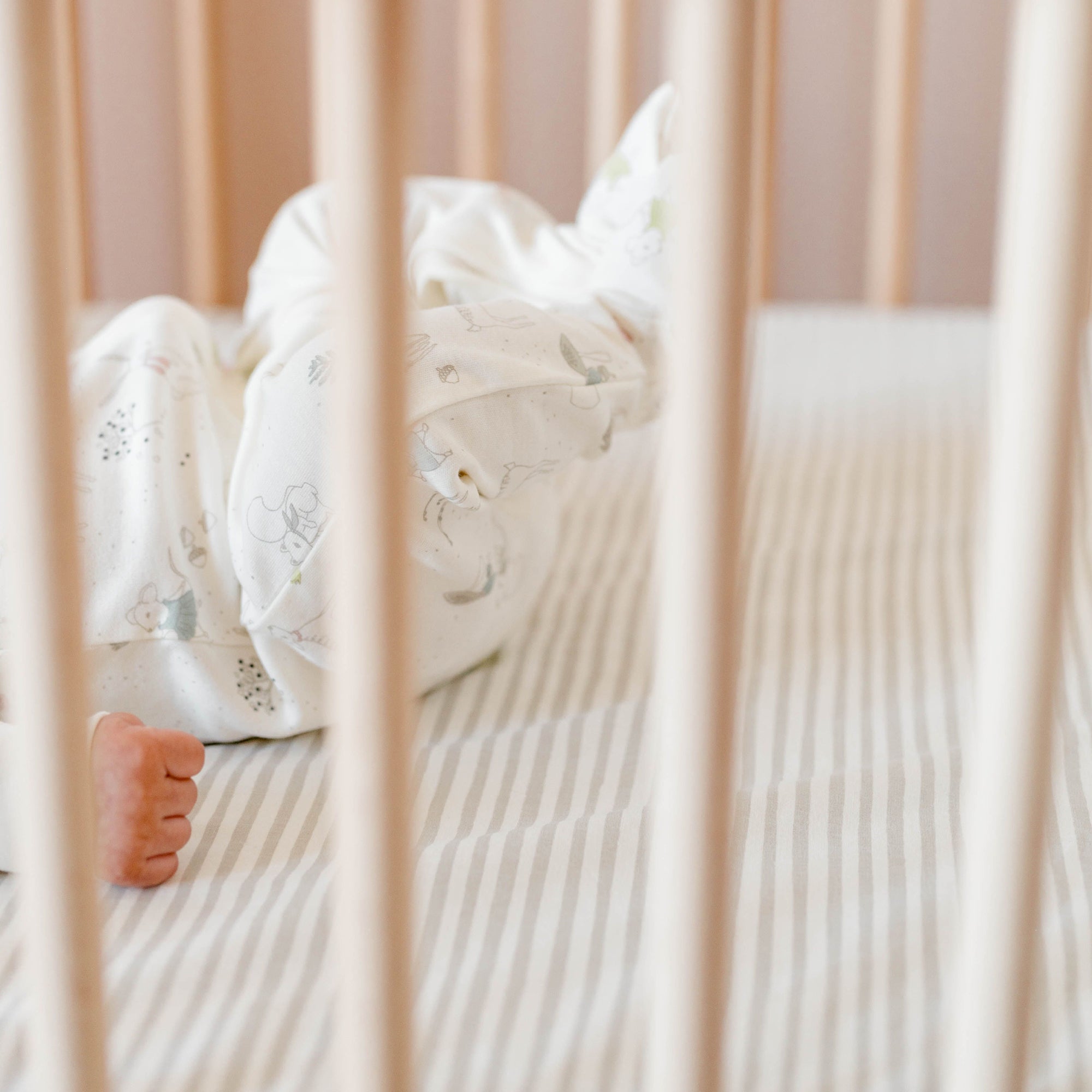 STOKKE Sleepi Mini Fitted Sheet Pehr V3