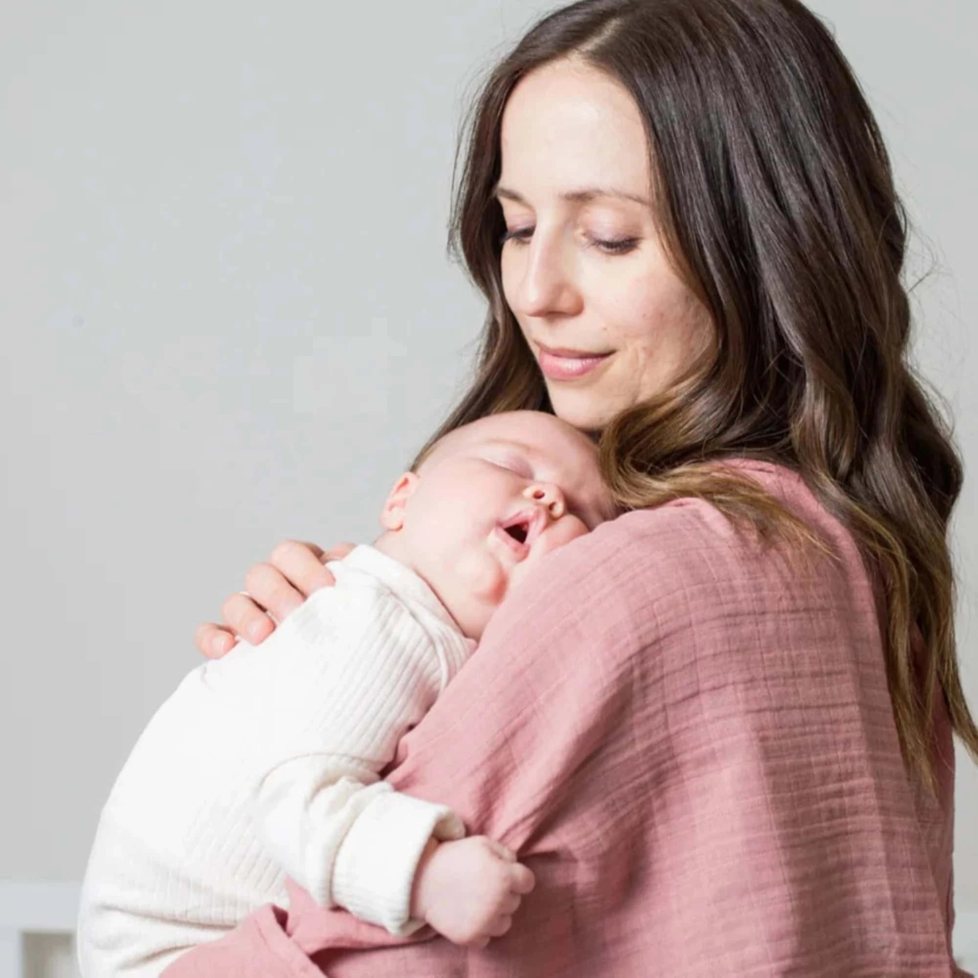 LULUJO-Receiving-Blankets-3-PK- Strawberries