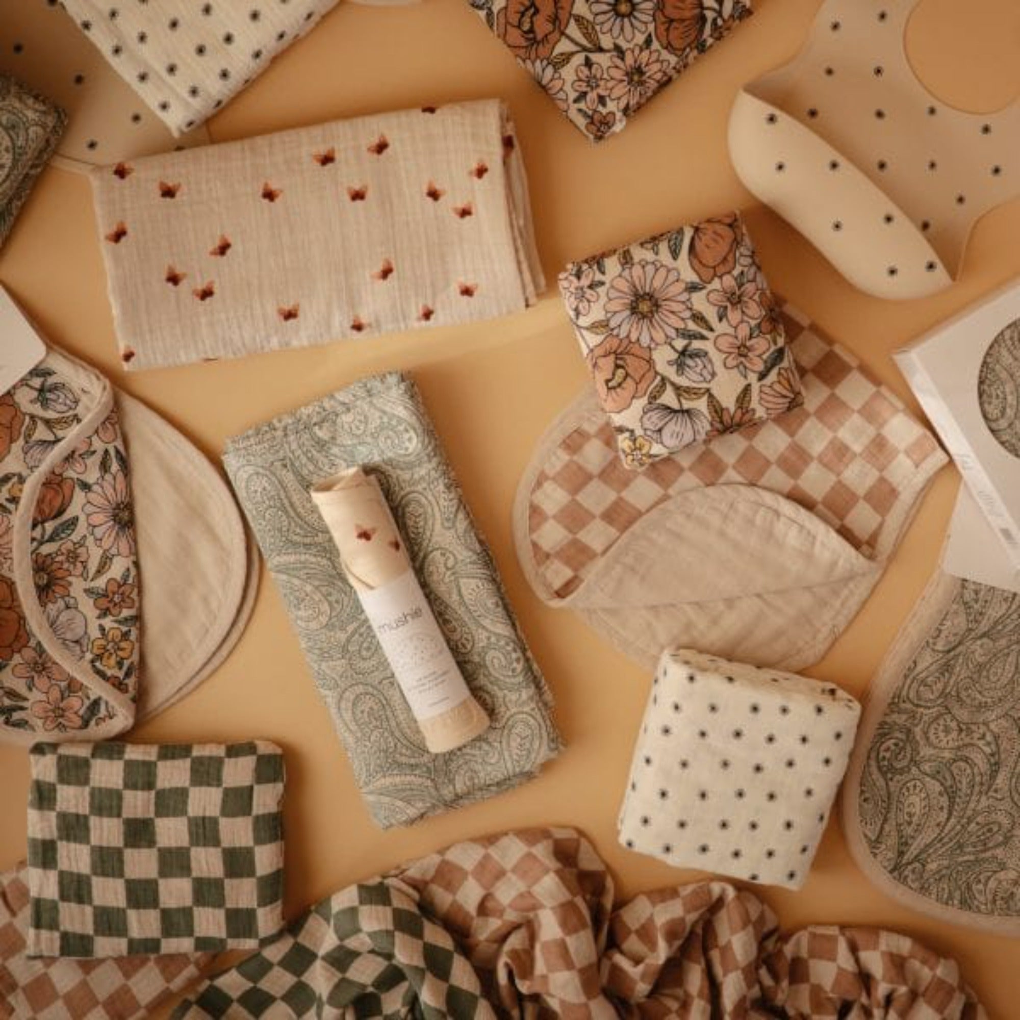 MUSHIE Muslin Swaddle Blanket Organic Cotton - Black Daisy